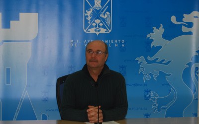 La empresa para el mantenimiento de los parques y jardines de Villena comenzó los trabajos el pasado lunes