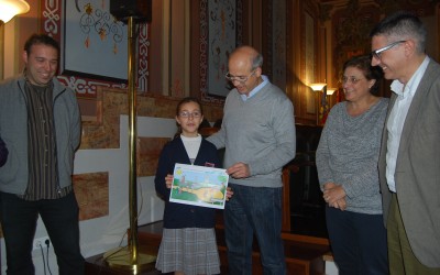 Una niña de Villena ganadora del premio internacional de dibujo de Aqualia