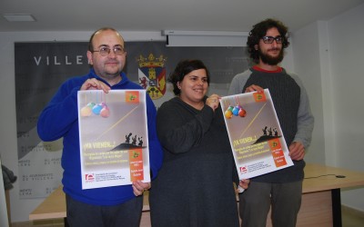 Los pajes de los Reyes Magos visitan el Espacio Joven