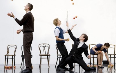 La compañía británica de circo “Gandini Juggling” trae hasta el Chapí su espectáculo “Smashed”