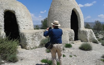 Visita del arquitecto de Consellería a los hornos de yeso