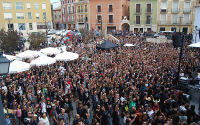 Abarrotada la Plaza Mayor para el acústico de Eleuvitie