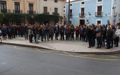 Alrededor de 70 personas se reúnen frente a la violencia machista