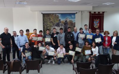 Entregados los diplomas de FP Básica en Electricidad y Mecánica y Jardinería