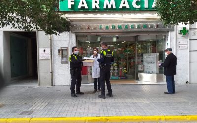 La Policía local entrega mascarillas a las farmacias de Villena