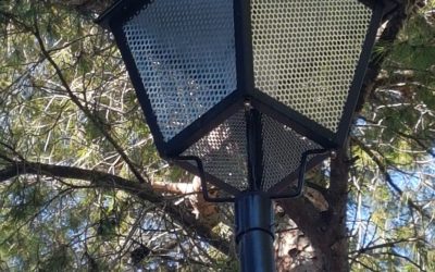 El Ayuntamiento refuerza las luminarias del Merendero de las Cruces para protegerlas de actos vandálicos