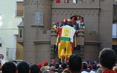 Villena recibe de Biar la tradicional figura de La Mahoma este domingo como preludio de sus fiestas de Moros y Cristianos