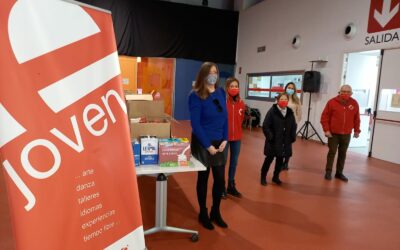 El Consejo de Infancia y Juventud entrega más de 400 kilos de alimentos a Cruz Roja Villena
