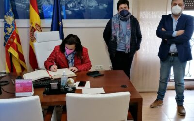 La Corporación municipal recibe a la dirección de Las Paulas Villena en su 75 aniversario