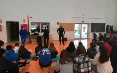 La Policía Local de Villena imparte el taller ‘Violencia de género y defensa personal’ a adolescentes