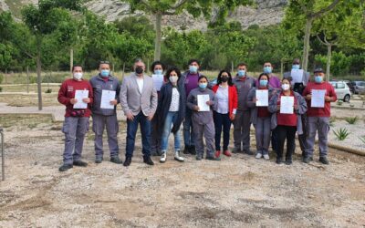 El alcalde cierra el primer ciclo del taller Et Formen que ha formado a 10 personas en jardinería