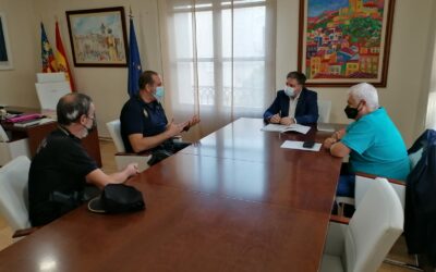 La DGT británica felicita a la Policía Local de Villena por detectar una red de falsificación de la inspección de vehículos en el Reino Unido