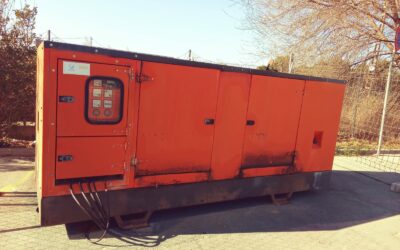 La Concejalía de Mantenimiento e Industria instala un equipo electrógeno para climatizar el Mercado Municipal