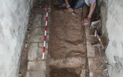 Unas obras dejan al descubierto un nuevo tramo de cimentación de la muralla medieval de Villena