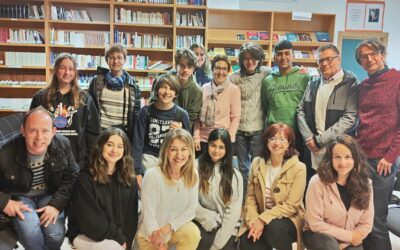 Dos grupos lectores/as de distintas generaciones unidos por la lectura