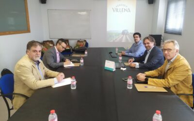 Los responsables de Agrícola Villena y el secretario autonómico de Agricultura buscan vías de cooperación para fortalecer la viabilidad de la empresa