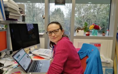 La científica villenense Nuria Ferrándiz y la Agrupación Teatral Aquilino Juan Ocaña reciben la Arracada 2022