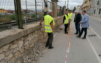 ADIF inicia las obras de mejora del muro de protección de las vías en la calle Pintor Juan Gris