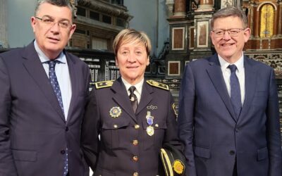 La Comisaria Jefa de la Policía Local de Villena recibe la Medalla de Oro al Mérito Policial