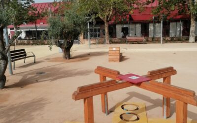 El alcalde firma el bando municipal que decreta el cierre nocturno del Parque del Mercado para evitar actos vandálicos