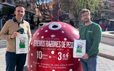 Villena se suma a la campaña de Ecovidrio para sensibilizar sobre el reciclado de botellas en fiestas navideñas