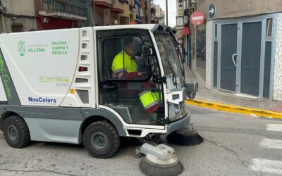 El refuerzo de la plantilla de limpieza permite mejorar los servicios en pedanías, de baldeo y el uso de una nueva barredora