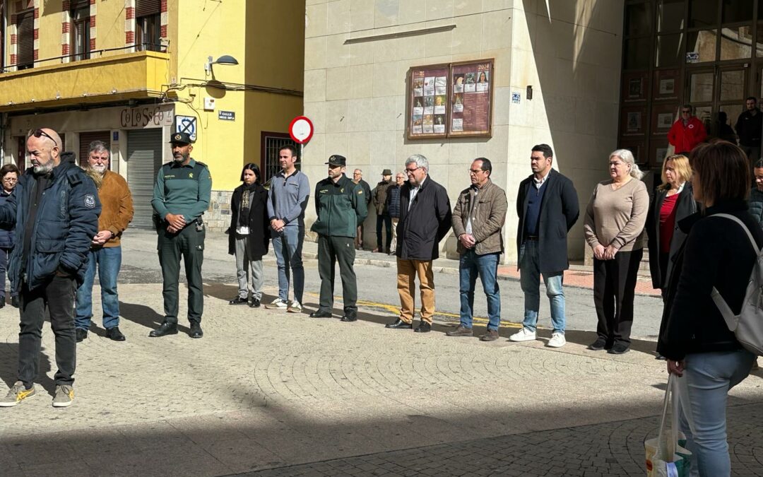 Villena se une para mostrar sus condolencias por el asesinato de los dos guardias civiles