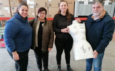 El Gobierno municipal visita la empresa Art’indus Display, líder en la creación de bustos y maniquíes para el mundo de la moda