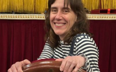 Ana Zamora, premio nacional de Teatro 2023, deja su nombre en una de las butacas del Teatro Chapí de Villena