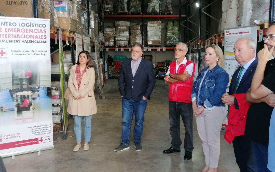 El equipo de gobierno visita las instalaciones logísticas para emergencias de Cruz Roja en Villena  