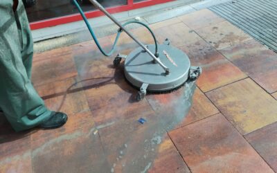 Operación de limpieza especial en el tramo de la Avenida de la Constitución entre la Plaza Multifuncional y María Auxiliadora