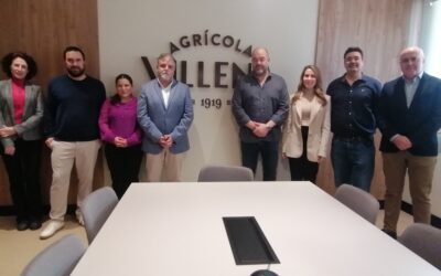 Visita de apoyo institucional del alcalde de Villena a las instalaciones de Agrícola Villena