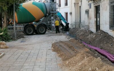 Avanzan las obras de la plaza de Las Malvas con las tareas de construcción de una losa de protección contra las humedades en las fachadas