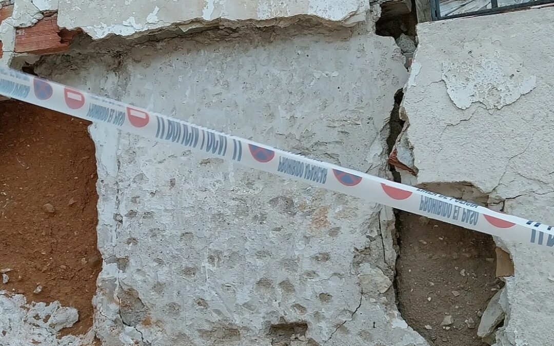 El hallazgo de un nuevo tramo de la muralla medieval obliga al corte de la calle Santa Bárbara en el casco histórico