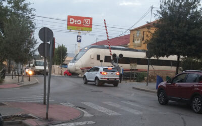 ADIF anuncia al Ayuntamiento que las obras del paso a nivel de la calle La Virgen se extenderá hasta próximo jueves