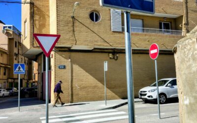 La concejalía de Servicios renueva 550 señales para mejorar la seguridad vial