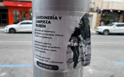 La concejalía de Limpieza recuerda la prohibición de fijar carteles publicitarios en el mobiliario