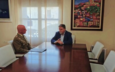 El alcalde recibe al nuevo subdelegado de Defensa en la provincia de Alicante