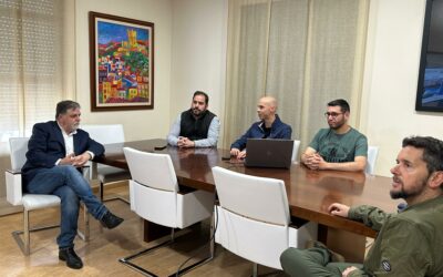 El equipo de Gobierno municipal recibe a los científicos César Azorín y José Gómez de MeteoVillena