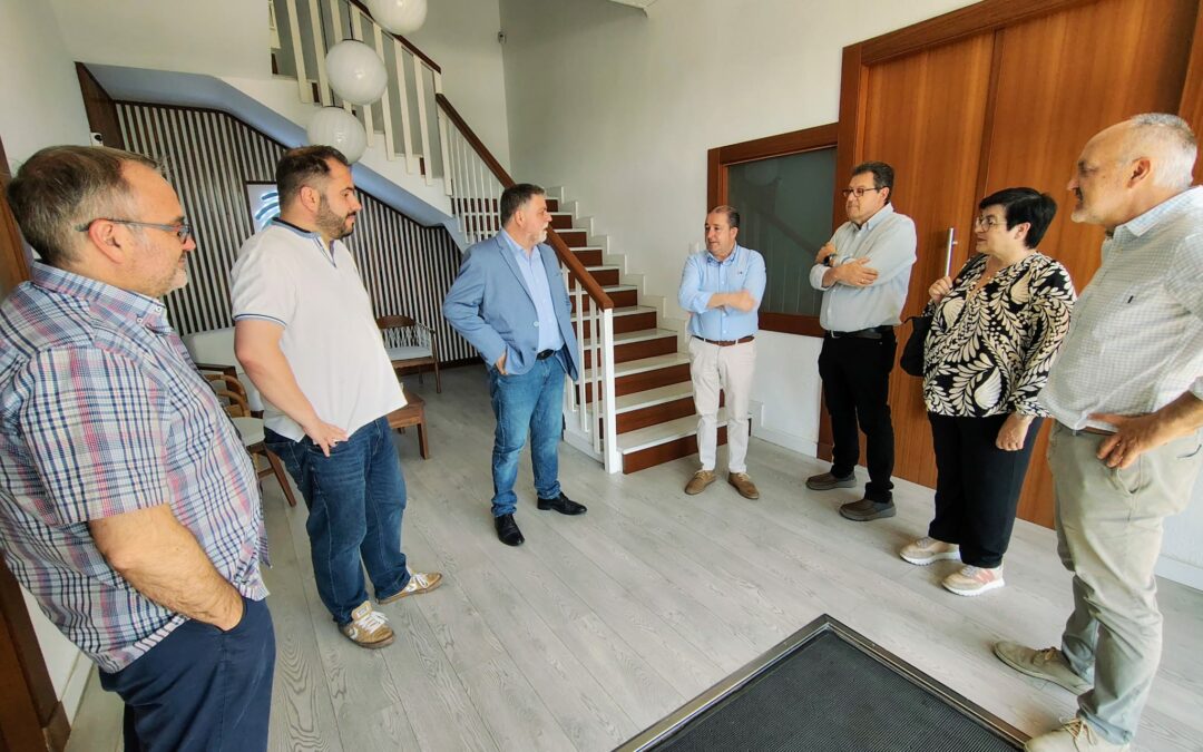 El equipo de Gobierno municipal visita las instalaciones del Grupo Onka en Villena