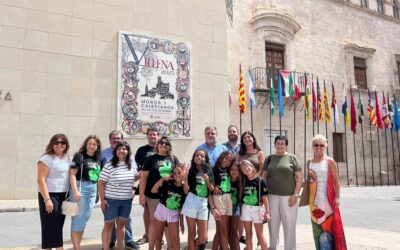 El equipo de Gobierno recibe a las cinco niñas saharauis tras sus vacaciones en Villena