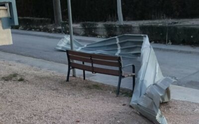 El nuevo temporal de viento vuelve a causar daños en la cubierta del Pabellón Deportivo y motiva su cierre