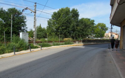 El acceso al paso a nivel desde Rosalía de Castro se cerrará al tráfico el lunes para revisar el firme