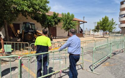 El alcalde visita las obras de accesibilidad y mejora del acerado en la Ronda de la Estación