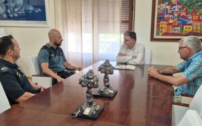 El alcalde recibe al nuevo teniente de la Guardia Civil de Villena