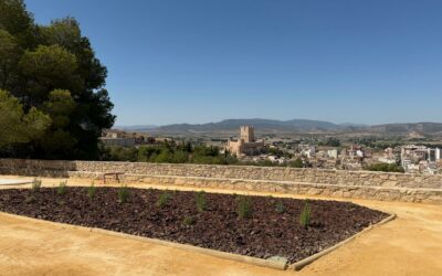 El Ayuntamiento termina la adecuación de la explanada del Mirador de Las Cruces
