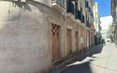 El alcalde firma la escritura del antiguo colegio de Las Carmelitas que pasa a ser propiedad municipal
